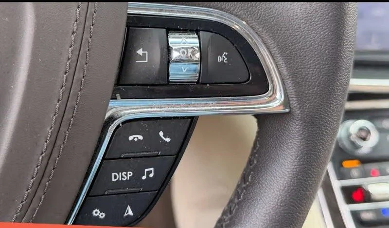 2020 Lincoln Continental 10th Gen - Image 15 of 18