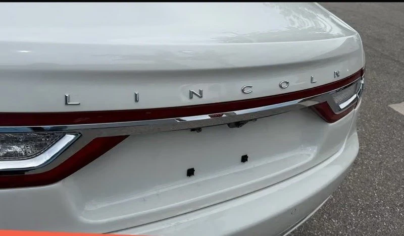 2020 Lincoln Continental 10th Gen - Image 9 of 18