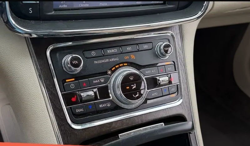 2020 Lincoln Continental 10th Gen - Image 14 of 18