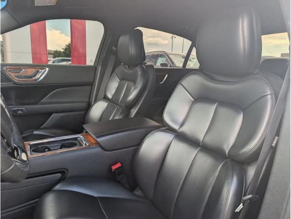 2020 Lincoln Continental 10th Gen - Image 8 of 10