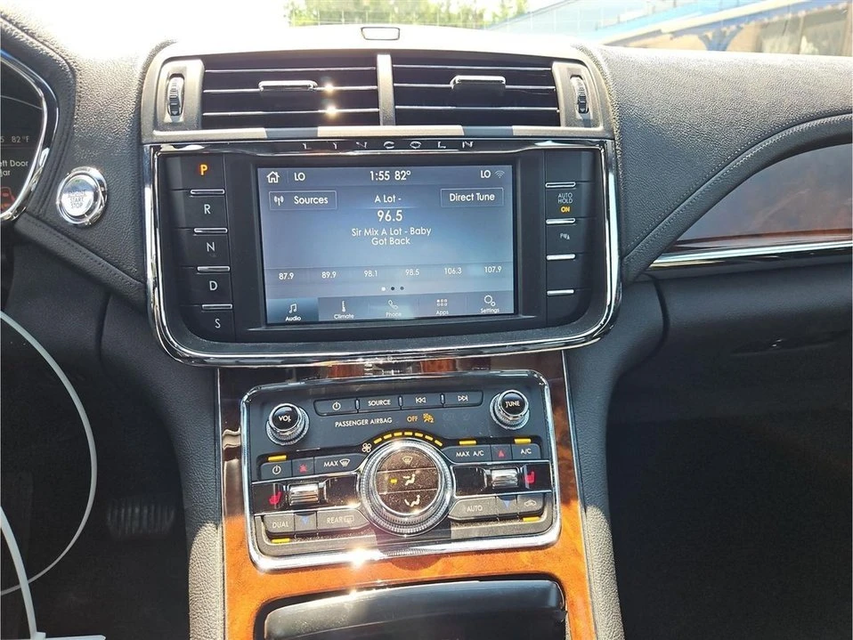 2020 Lincoln Continental 10th Gen - Image 14 of 20