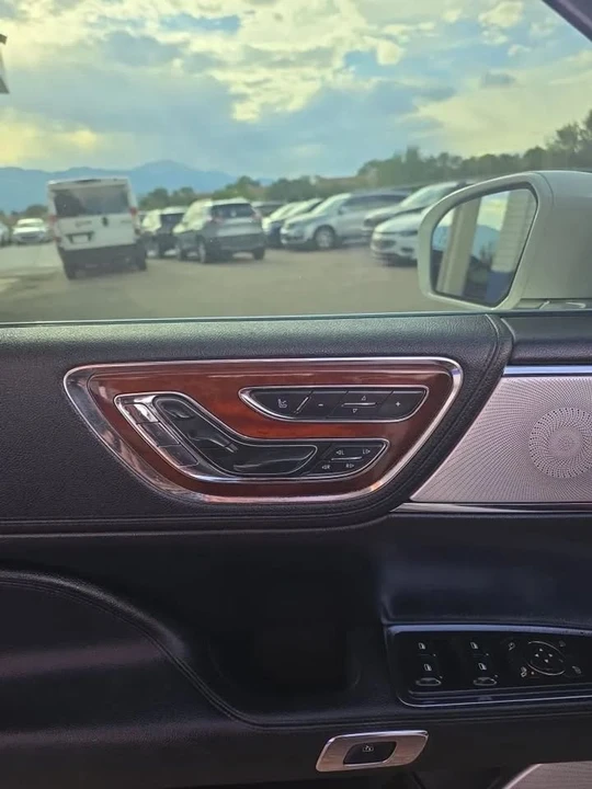 2020 Lincoln Continental 10th Gen - Image 8 of 13