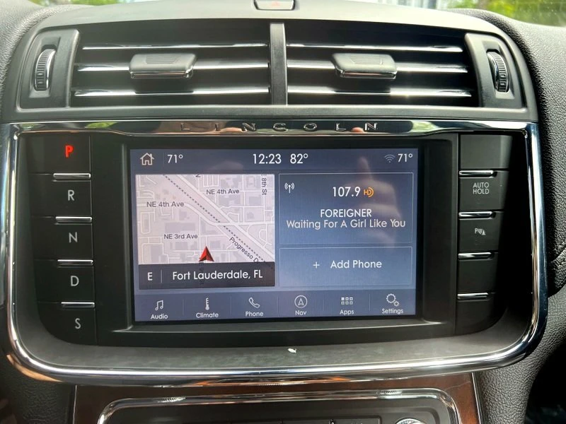 2020 Lincoln Continental 10th Gen - Image 15 of 19