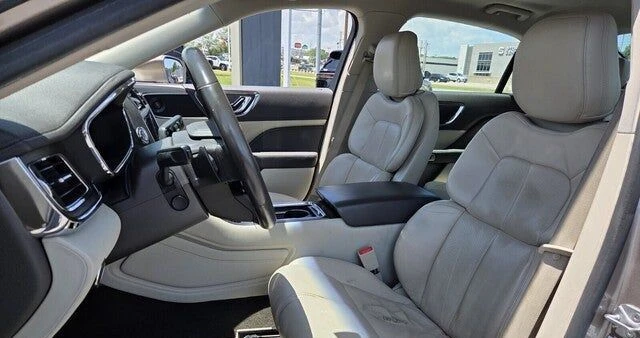 2020 Lincoln Continental 10th Gen - Image 8 of 20