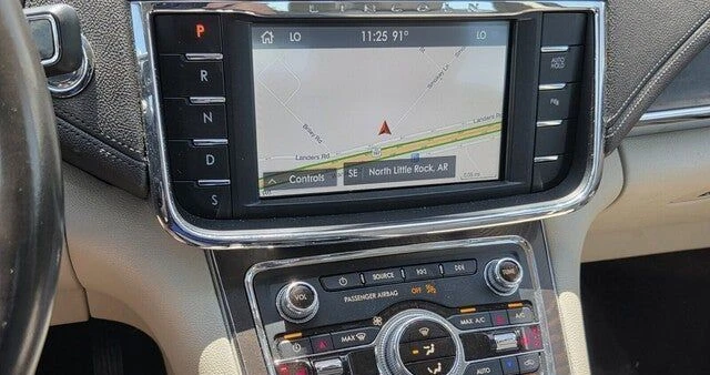 2020 Lincoln Continental 10th Gen - Image 17 of 20