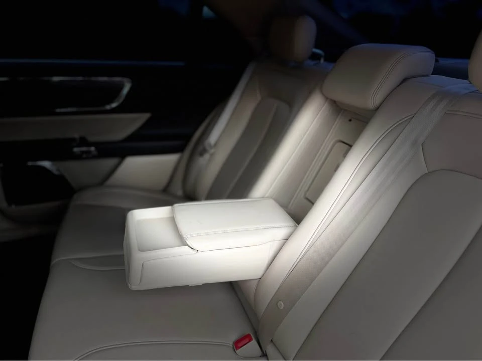 2020 Lincoln Continental 10th Gen - Image 8 of 11