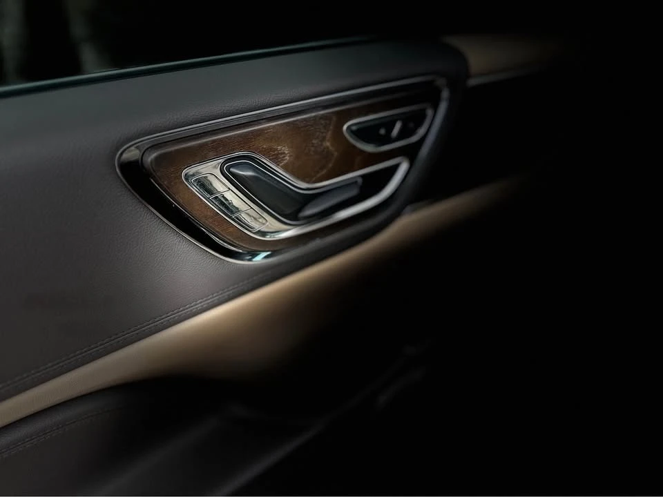 2020 Lincoln Continental 10th Gen - Image 9 of 11