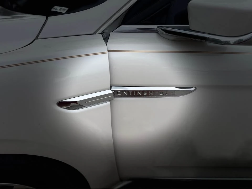 2020 Lincoln Continental 10th Gen - Image 10 of 11