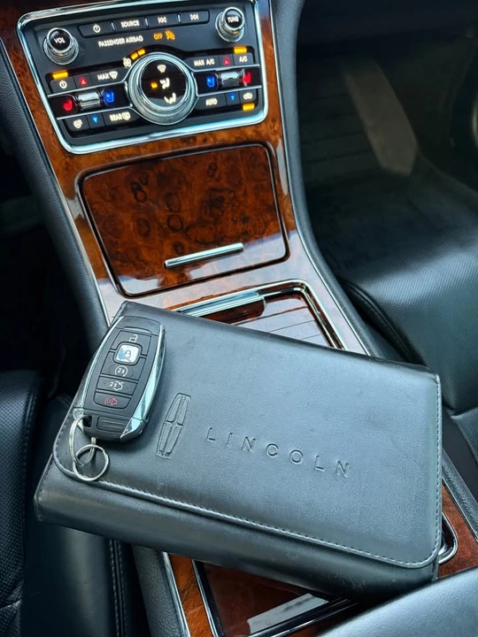 2020 Lincoln Continental 10th Gen - Image 16 of 20