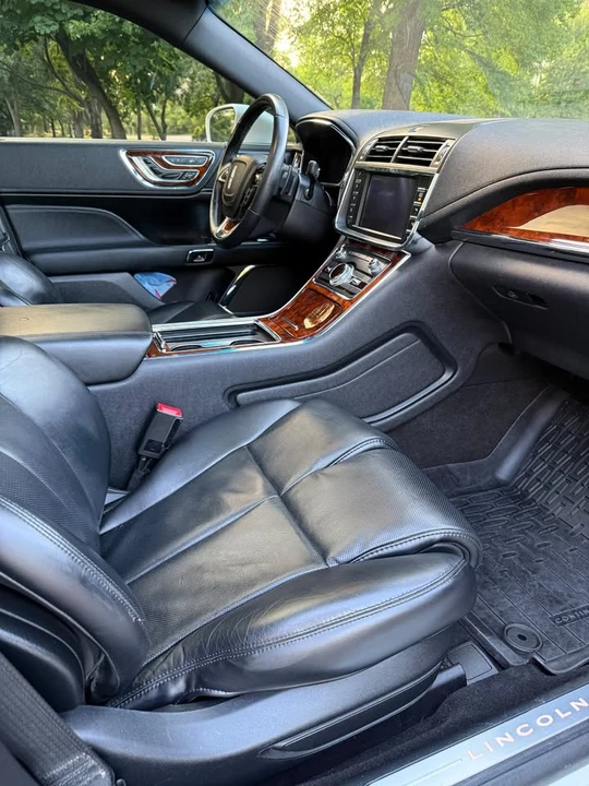 2020 Lincoln Continental 10th Gen - Image 11 of 20