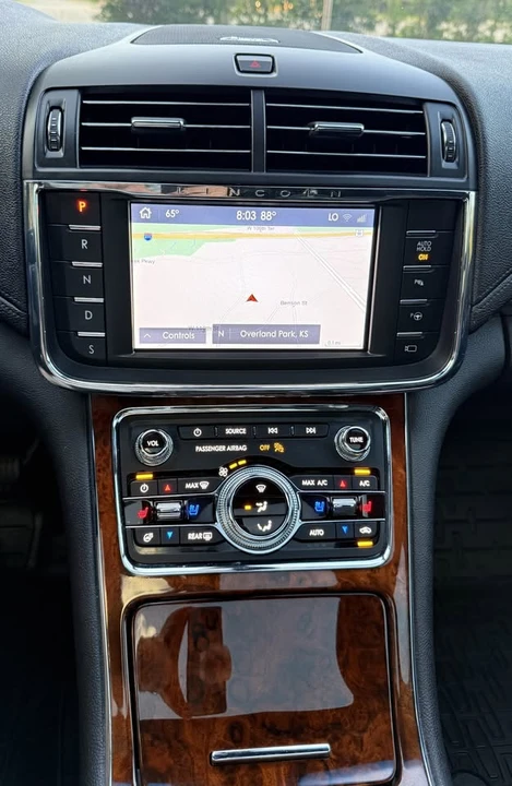 2020 Lincoln Continental 10th Gen - Image 17 of 20
