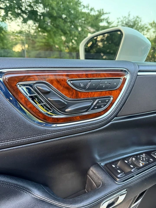 2020 Lincoln Continental 10th Gen - Image 12 of 20