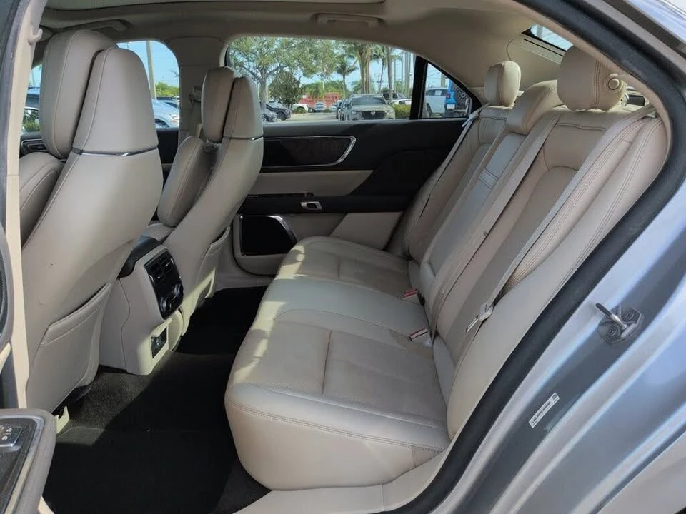 2020 Lincoln Continental 10th Gen - Image 14 of 19
