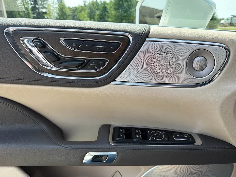 2020 Lincoln Continental 10th Gen - Image 14 of 20