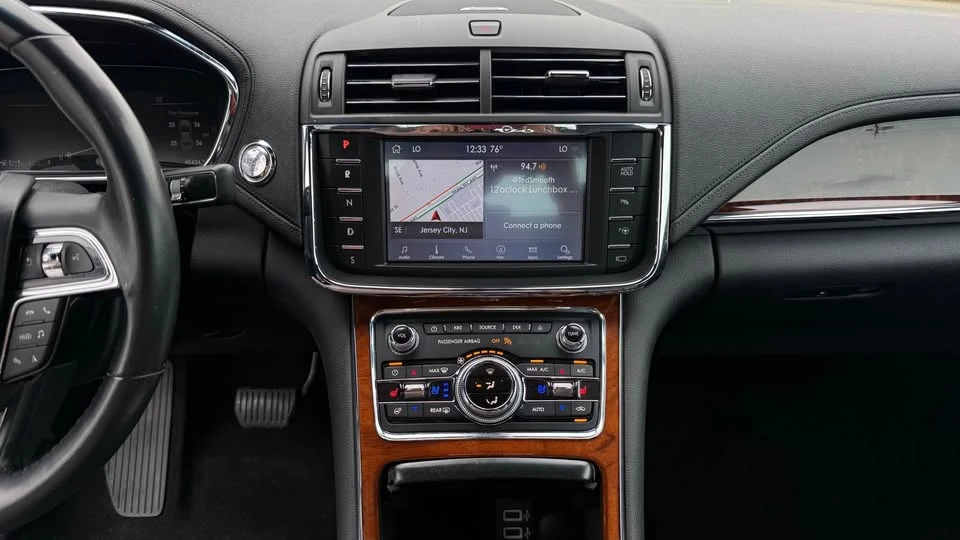 2020 Lincoln Continental 10th Gen - Image 11 of 20
