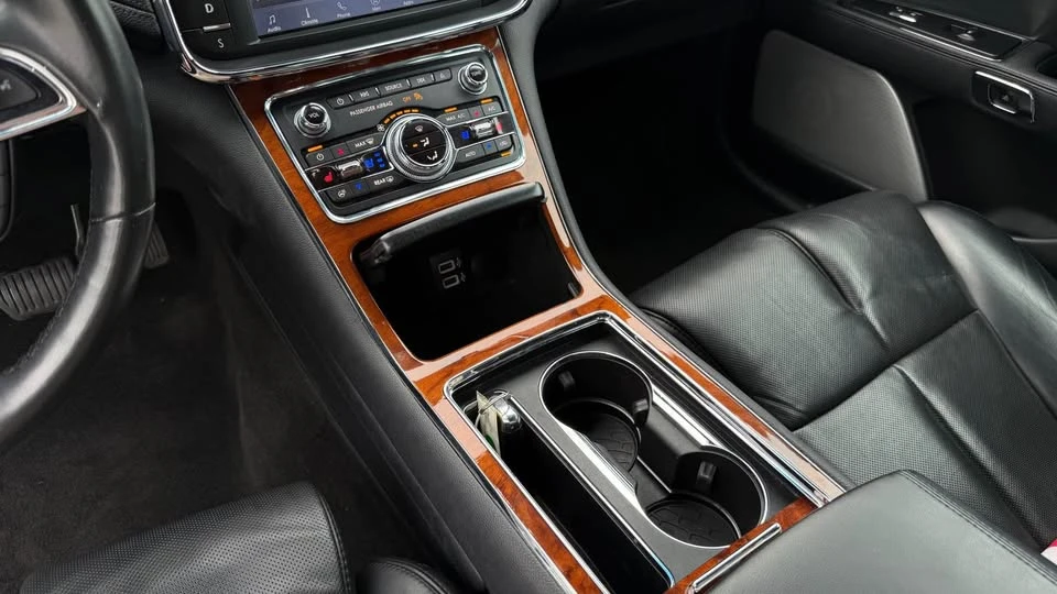 2020 Lincoln Continental 10th Gen - Image 13 of 20
