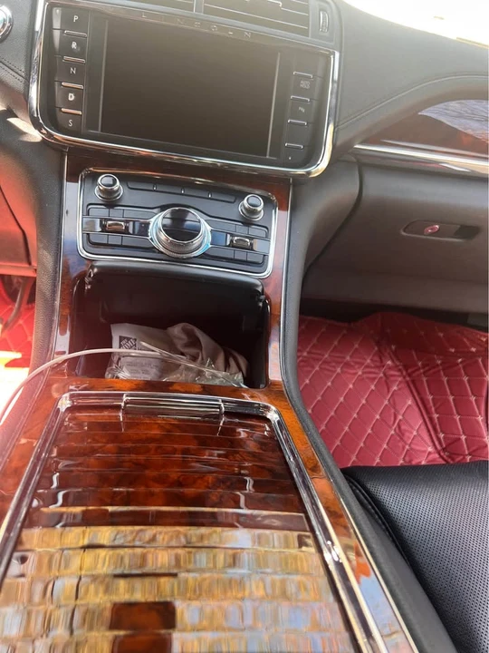 2020 Lincoln Continental 10th Gen - Image 5 of 10