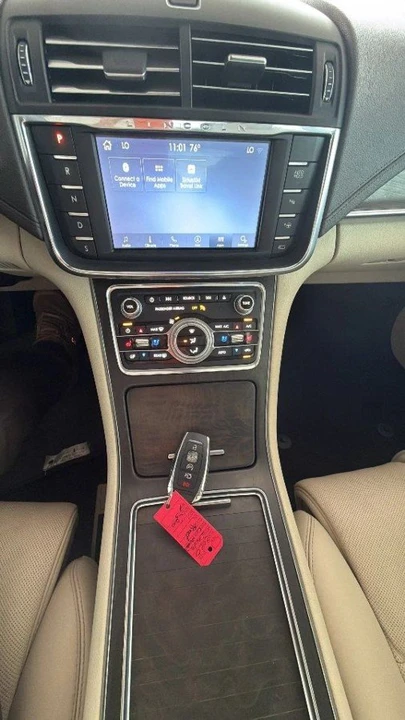 2020 Lincoln Continental 10th Gen - Image 15 of 20