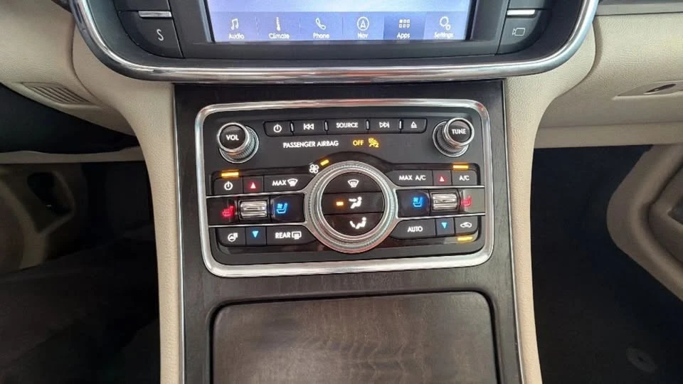 2020 Lincoln Continental 10th Gen - Image 14 of 20