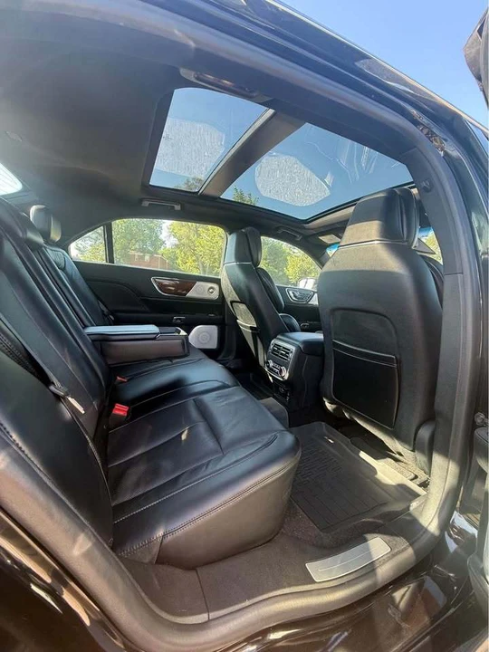 2020 Lincoln Continental 10th Gen - Image 9 of 15