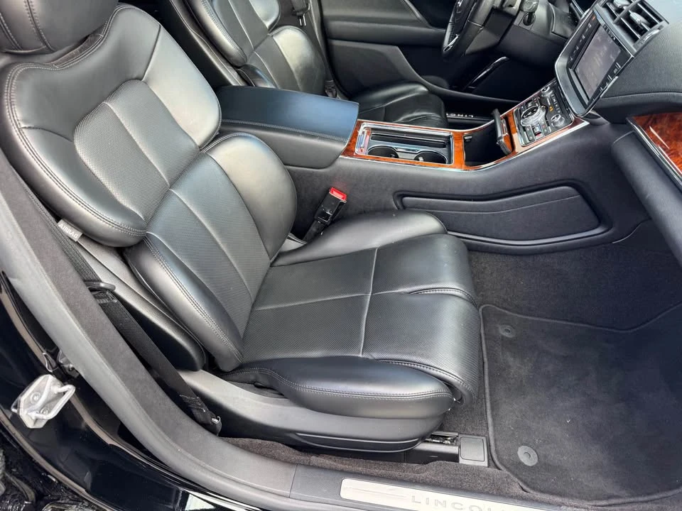 2020 Lincoln Continental 10th Gen - Image 15 of 20