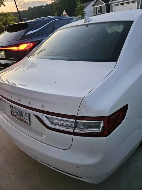 2020 Lincoln Continental 10th Gen - Image 2 of 11