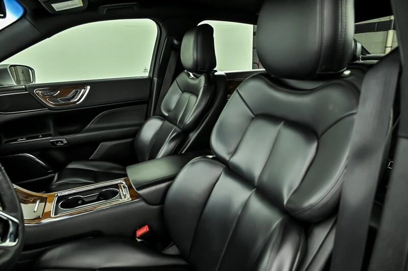 2020 Lincoln Continental 10th Gen - Image 17 of 25