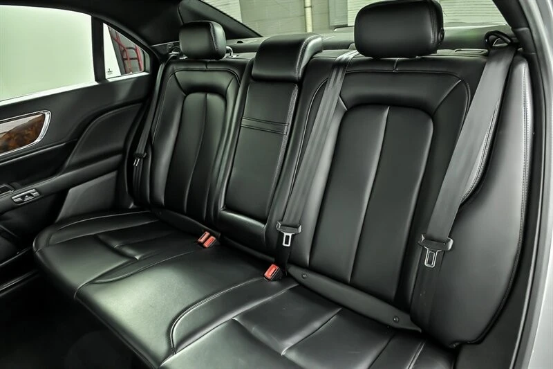 2020 Lincoln Continental 10th Gen - Image 18 of 25