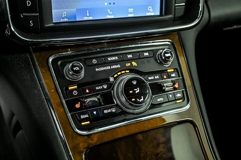 2020 Lincoln Continental 10th Gen - Image 24 of 25