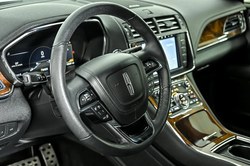 2020 Lincoln Continental 10th Gen - Image 19 of 25