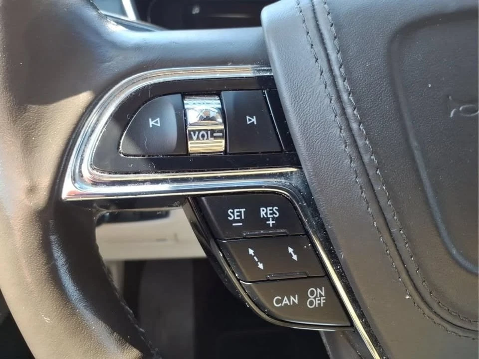 2020 Lincoln Continental 10th Gen - Image 18 of 20