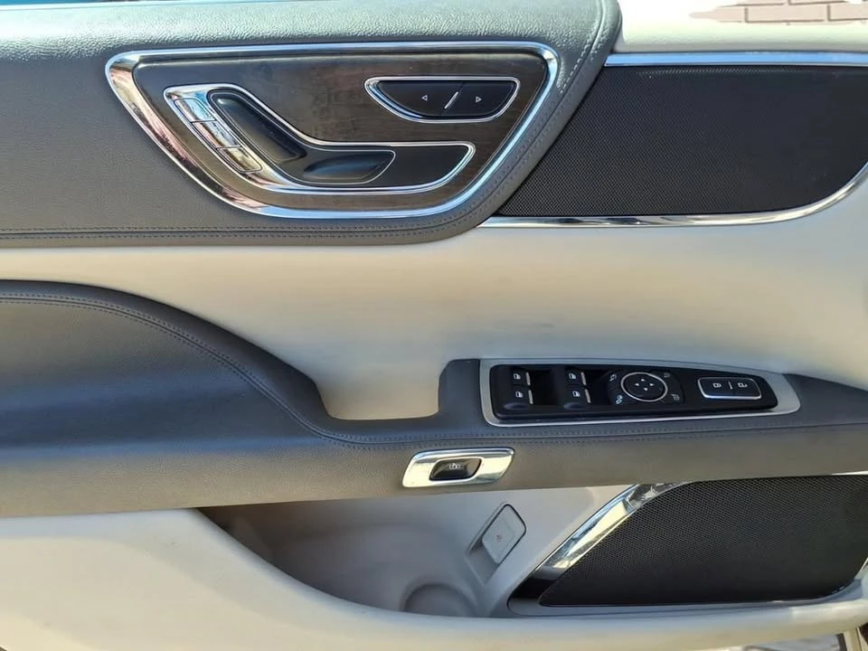 2020 Lincoln Continental 10th Gen - Image 14 of 20