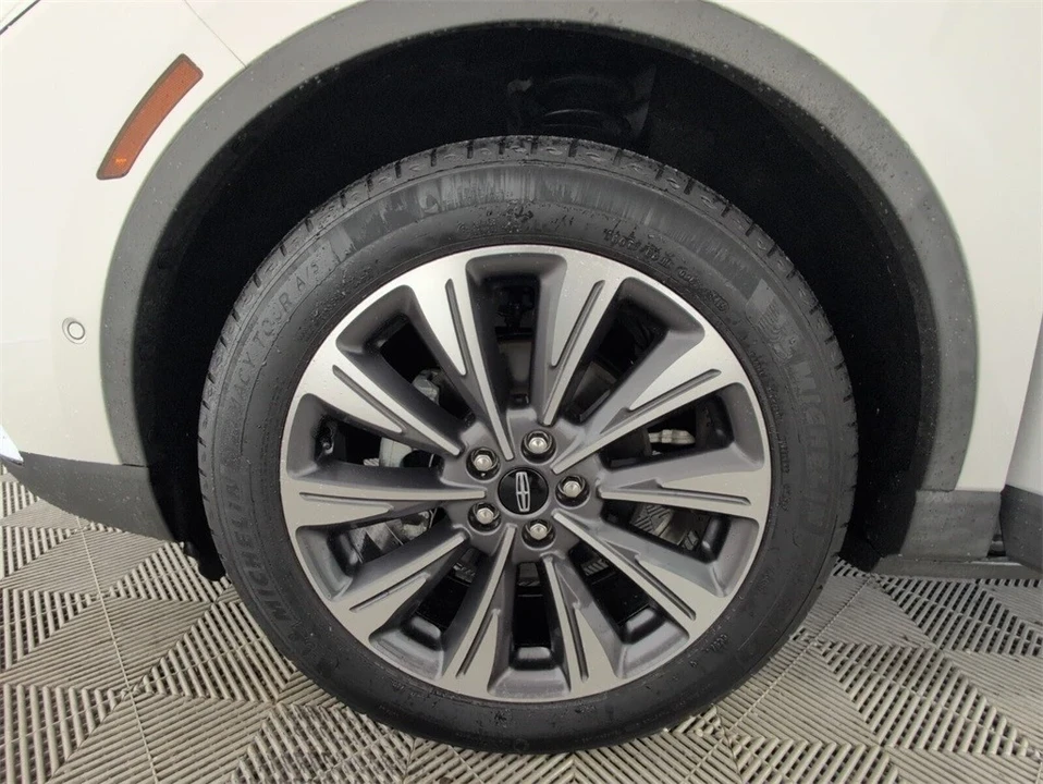 2020 Lincoln Corsair - Image 18 of 21