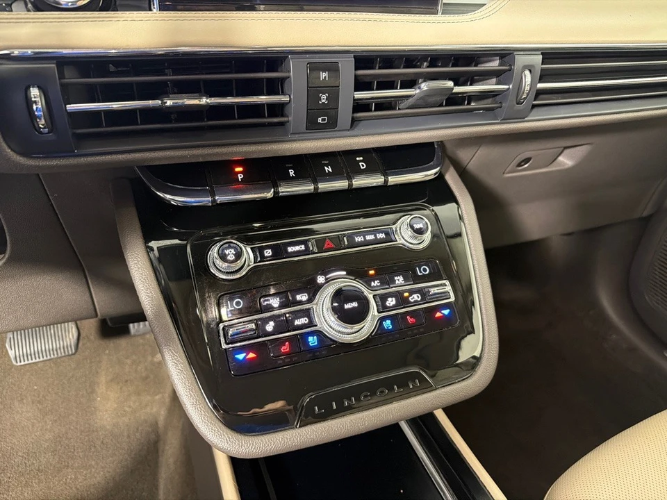 2020 Lincoln Corsair - Image 17 of 26