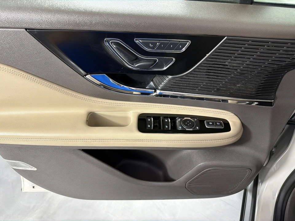 2020 Lincoln Corsair - Image 11 of 26