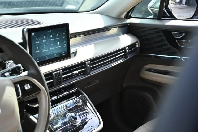 2020 Lincoln Corsair - Image 11 of 20
