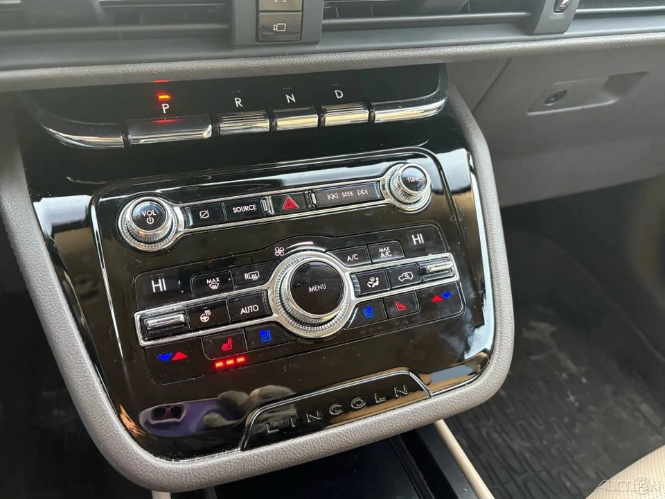 2020 Lincoln Corsair - Image 15 of 21