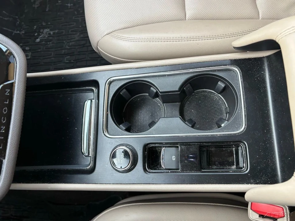 2020 Lincoln Corsair - Image 16 of 21