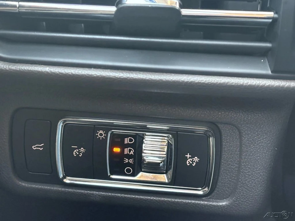 2020 Lincoln Corsair - Image 20 of 21