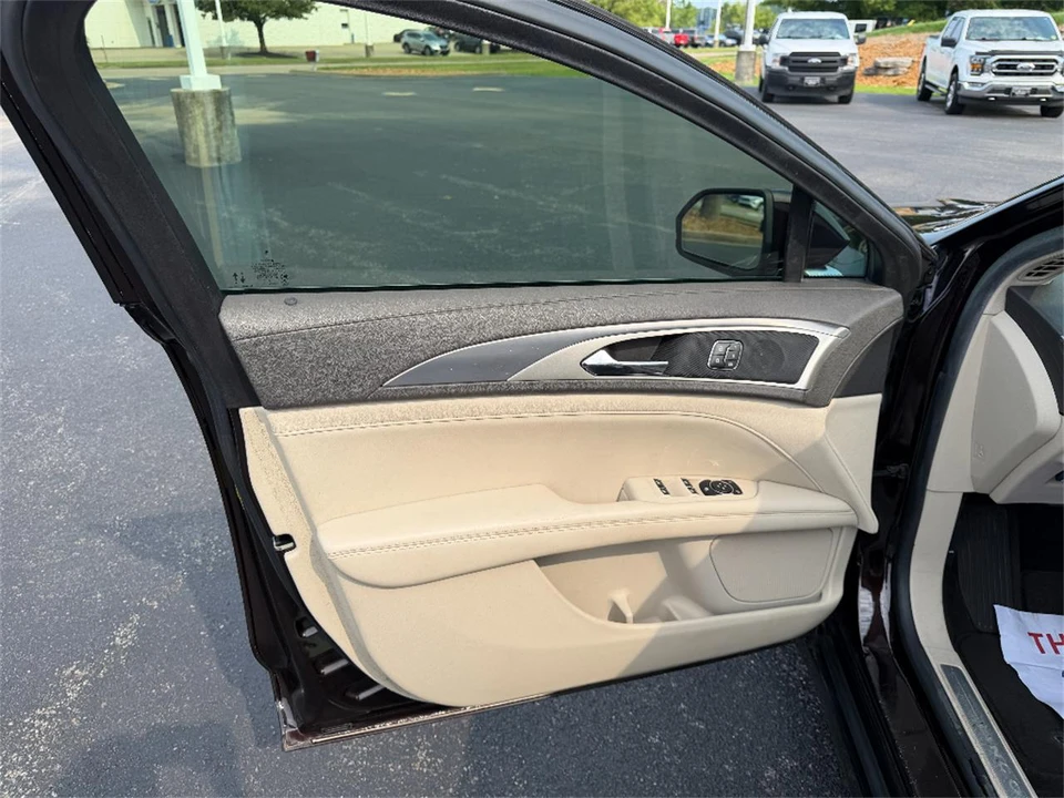2020 Lincoln MKZ - Image 29 of 31