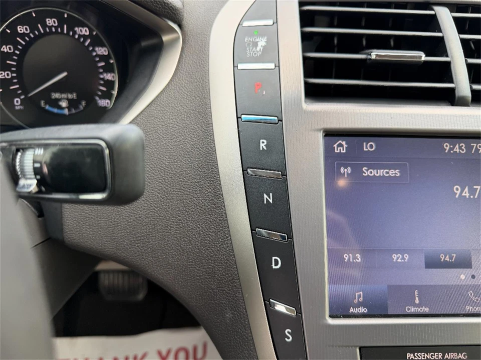 2020 Lincoln MKZ - Image 24 of 31