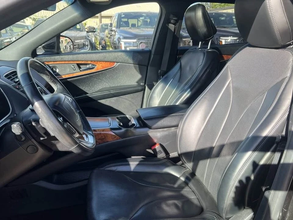 2020 Lincoln Nautilus - Image 9 of 15