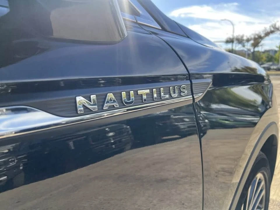 2020 Lincoln Nautilus - Image 8 of 15