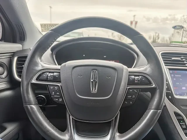 2020 Lincoln Nautilus - Image 15 of 17