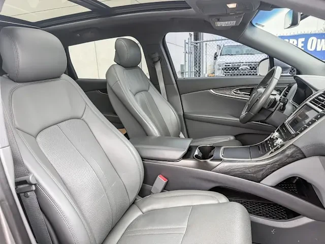 2020 Lincoln Nautilus - Image 11 of 17
