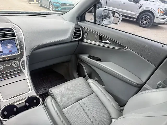 2020 Lincoln Nautilus - Image 12 of 17