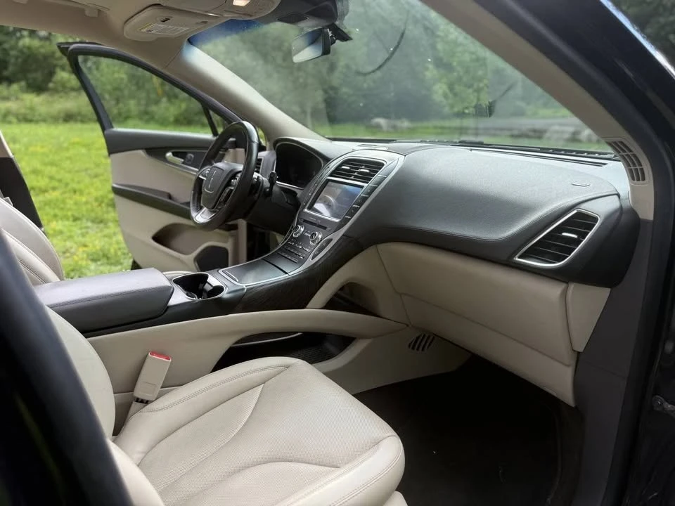 2020 Lincoln Nautilus - Image 15 of 17