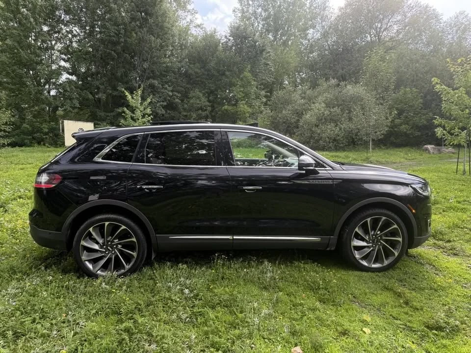 2020 Lincoln Nautilus - Image 2 of 17
