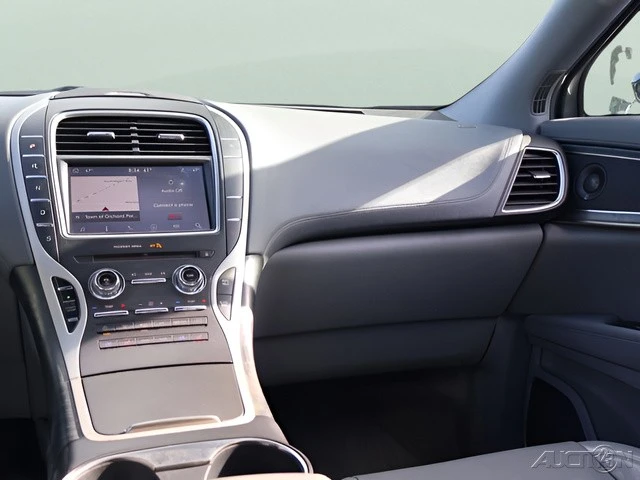 2020 Lincoln Nautilus - Image 18 of 24