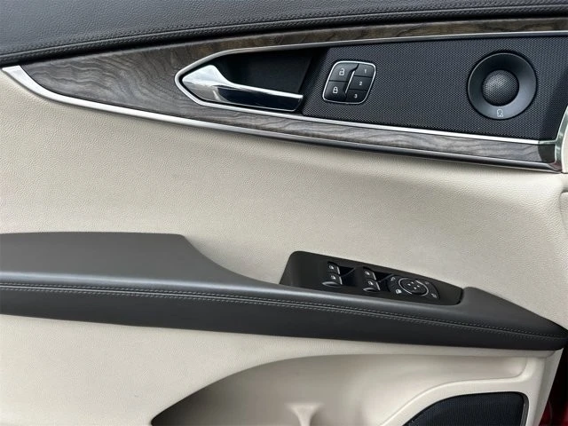 2020 Lincoln Nautilus - Image 11 of 12